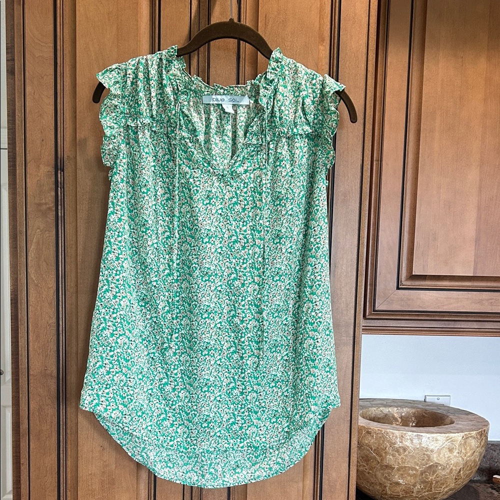 Small Floral Ruffle Sleeve Blouse in Green